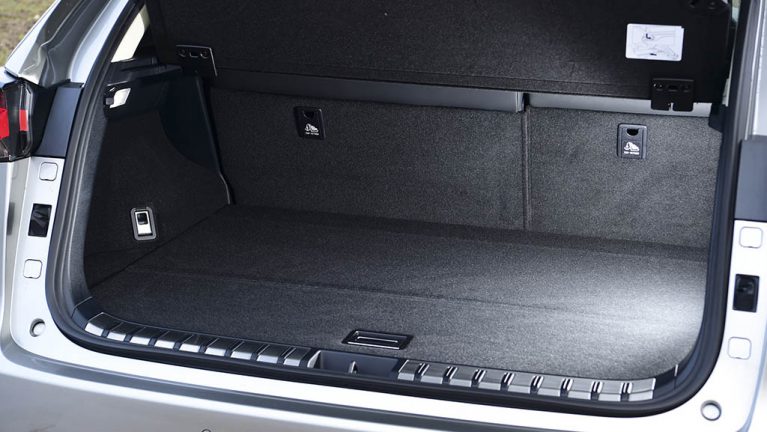 Lexus NX 7 767x432 - مقایسه کامل دو کراس اوور محبوب: هیوندای توسان در برابر لکسس NX