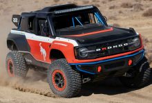 نمای سه چهارم پیکاپ فورد برانکو دی آر / Ford Bronco DR در صحرا