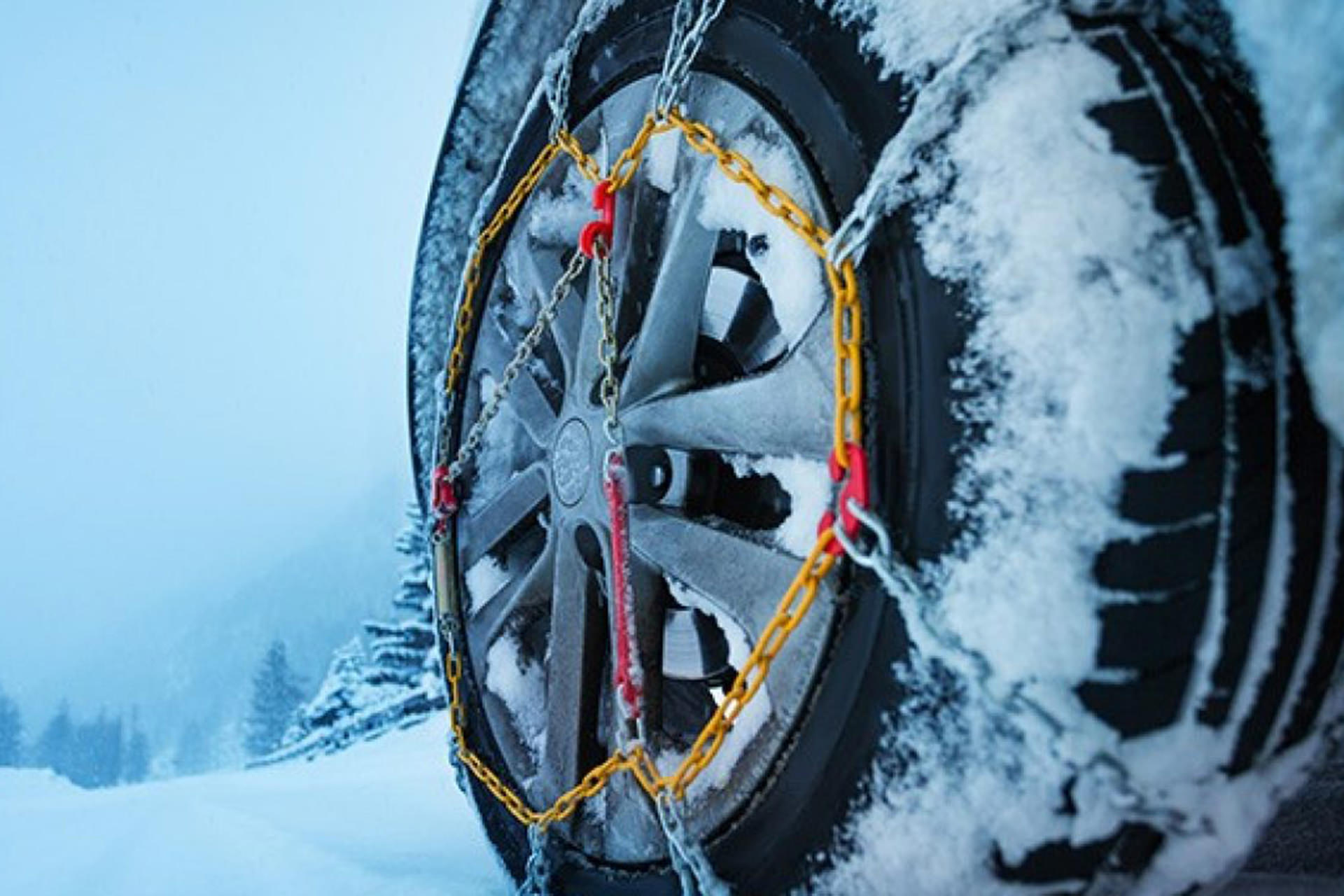 زنجیر چرخ / snow chain خودرو در جاده یخی و برفی