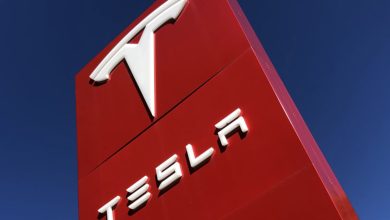 تسلا / Tesla لوگو سفید با زمینه قرمز