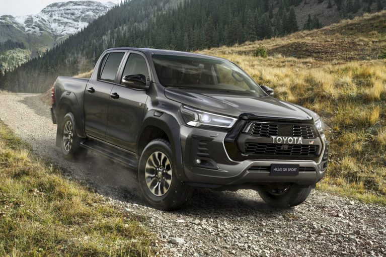 تویوتا هایلوکس GR اسپورت 2022 با ظاهر و باطن به‌روزتر