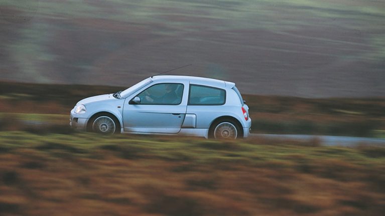 renault-clio-v6