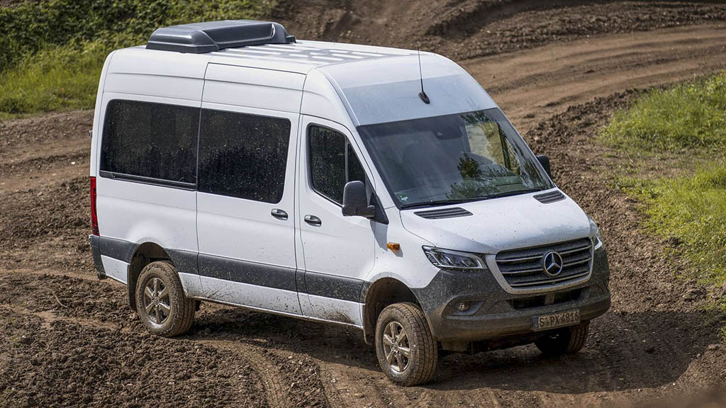 2023-mercedes-benz-sprinter-white-angle-front-corner.jpg (1024×576)