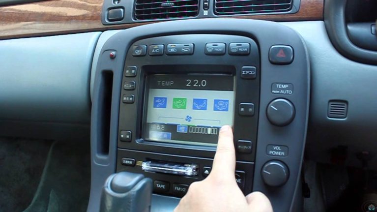 first touchscreen h اولین نمایشگر تاچ اسکرین خودرو