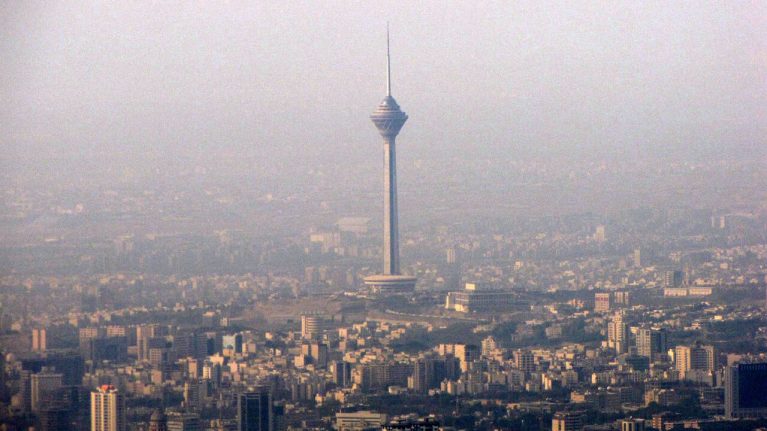 دریافت عوارض آلودگی هوا از خودروها در برخی از شهرهای ایران