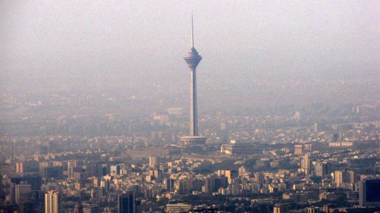 دریافت عوارض آلودگی هوا از خودروها در برخی از شهرهای ایران دریافت عوارض آلودگی هوا از خودروها در برخی از شهرهای ایران