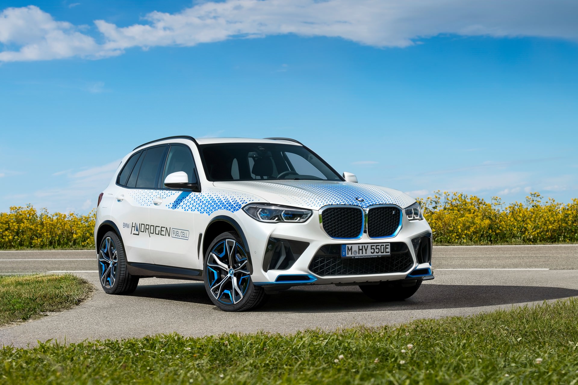 خودروی هیدروژنی بی ام و آی ایکس 5 / BMW iX5 Hydrogen Car سه چهارم