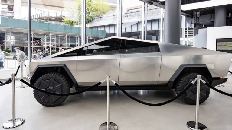 وانت برقی تسلا سایبرتراک / Tesla Cybertruck electric pickup در نمایشگاه