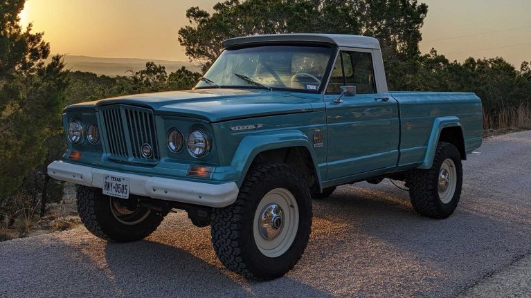 بازتولید جیپ سیمرغ 1966 با پیشرانه 8 سیلندر 707 اسب بخار هِمی!