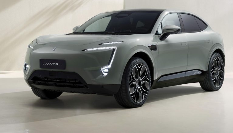 آواتر 11 با طراحی نادر فقیه زاده و قدرت 570 اسب بخار، تحویل مشتریان شد