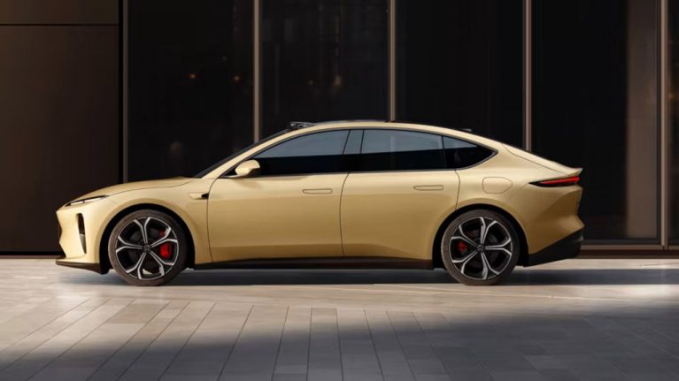 نیو مرکز تعویض باتری اتوماتیک در اروپا راهاندازی میکند؛ شارژ در 5 دقیقه!