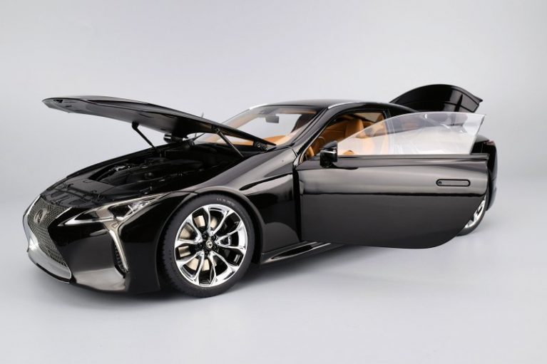 بررسی ماکت لکسوس ال سی 500 (LC500) مقیاس 1:18 ساخت اتوآرت