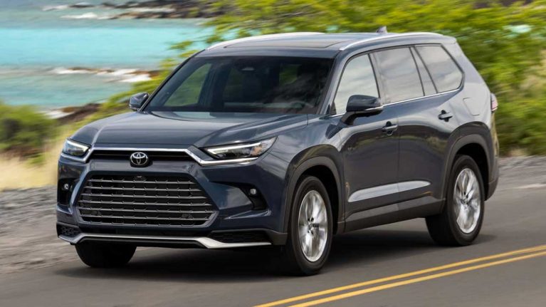 اولین رانندگی با تویوتا گرند هایلندر، ترکیبی از کاستیها و جذابیتها