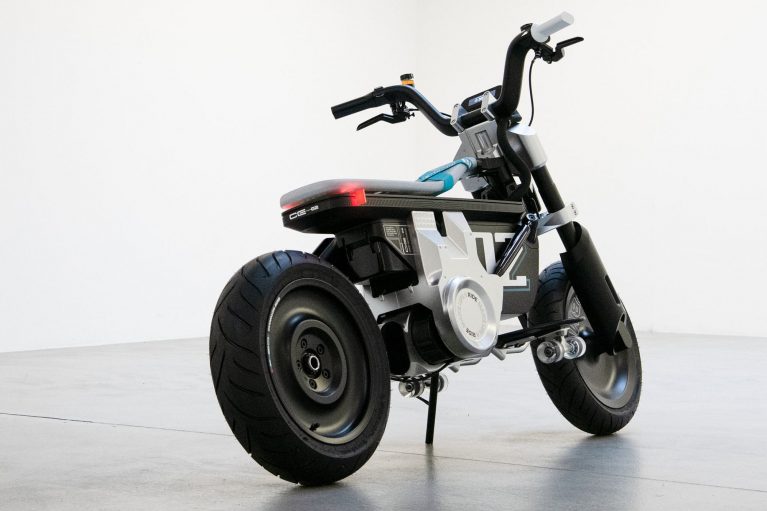 موتورسیکلت برقی بی ام و CE02