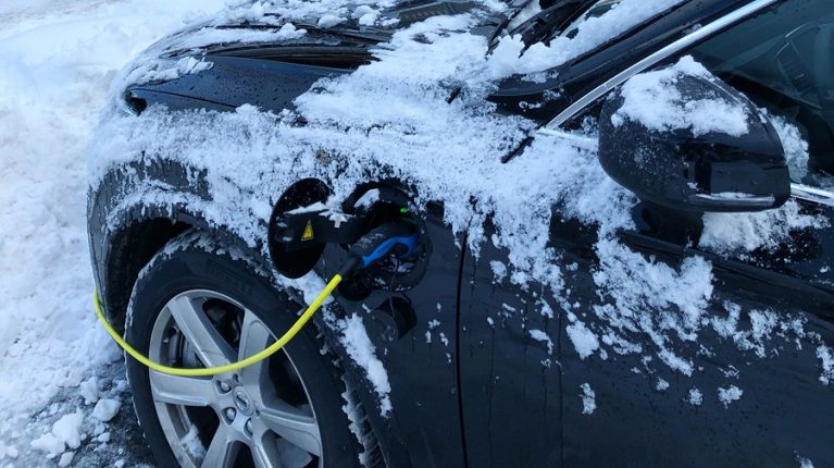 شارژ خودروی برقی در زمستان