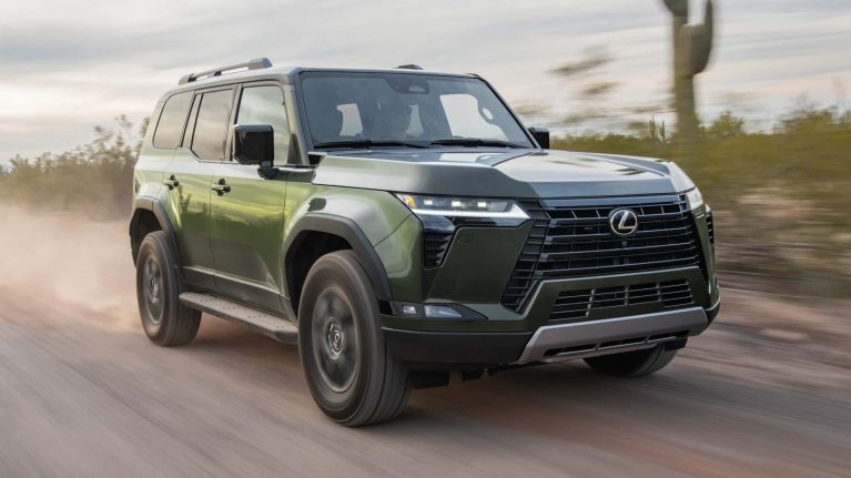 اولین رانندگی با لکسوس GX550 جدید، جایگزینی مطمئنتر برای دیفندر