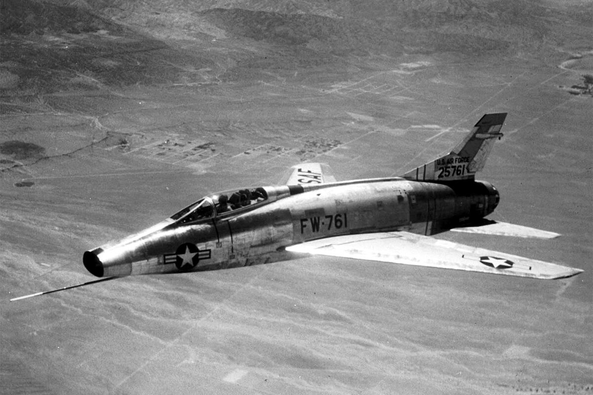 F-100 سوپر سِیبِر
