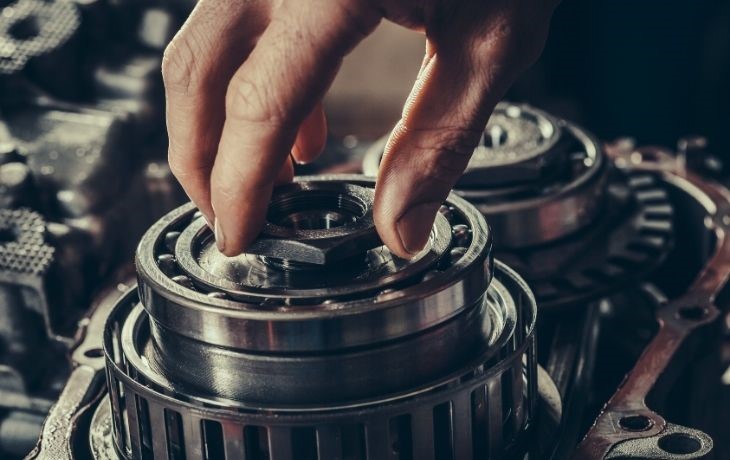 چگونه با ۵ ترفند طلایی، عمر گیربکس اتوماتیک خودروی خود را افزایش دهیم؟