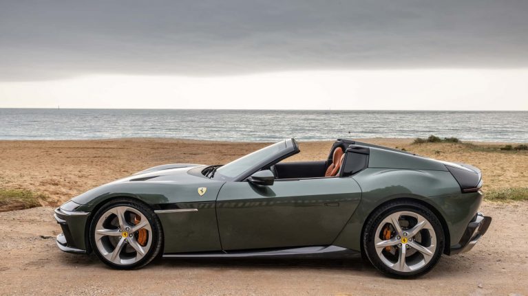 ferrari-12cilindri-spider-first-drive