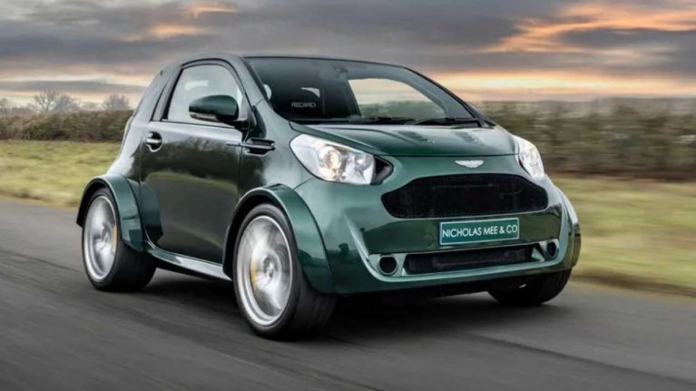 آستونمارتین سیگنت V8، عجیبترین و وحشیترین هاچبک کوچک تاریخ!