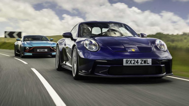 رویارویی پورشه 911 S/T و آستون‌مارتین والور، نبرد گیربکس دستی