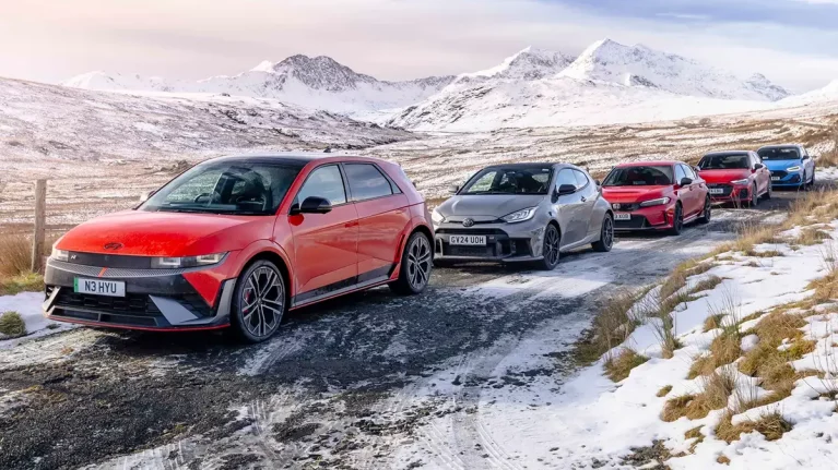 رقابت داغ هاچ‌بک‌ها: کدام خودروی اسپرت در این رقابت پیروز می‌شود؟