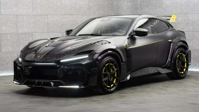 معرفی فراری پوروسانگوئه منصوری، جنجال با فیبر کربن!