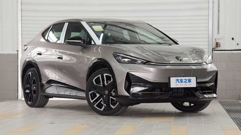 معرفی فولکس‌واگن ID یونیکس 06، نسخه‌ای جدید با فناوری‌های پیشرفته‌تر