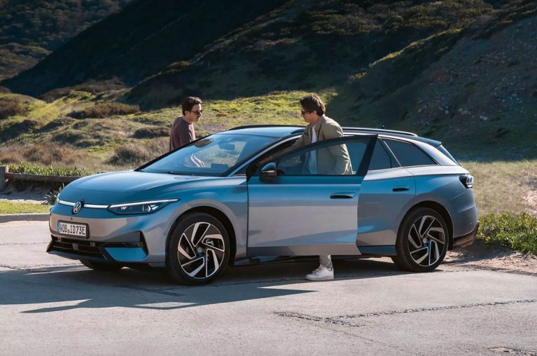 فولکس‌واگن ID.7 تورر مدل 2025؛ انتخابی برقی برای سفرهای طولانی