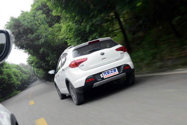 لیفان X50 / نمای عقب