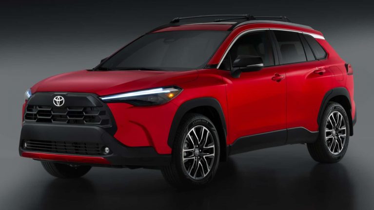 معرفی تویوتا کرولا کراس مدل 2026 با چهره جدید و نمایشگرهای بزرگ‌تر