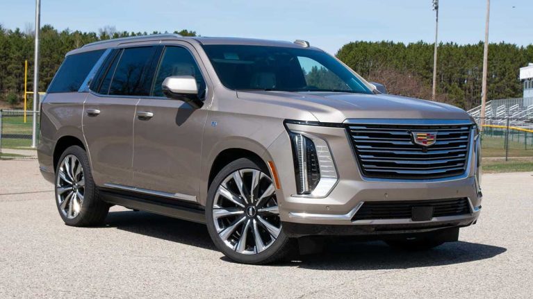 رانندگی با کادیلاک اسکالید مدل 2025، بازیابی هویت مستقل