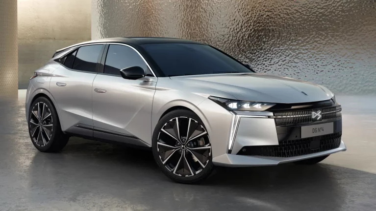 معرفی دی‌اس N°4، هاچ‌بک جذاب فرانسوی با پیشرانه‌های برقی و هیبریدی