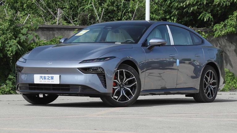 دانگ‌فنگ eπ007، همتای چینی نیسان N7 با پیشرانه‌های برقی و هیبرید