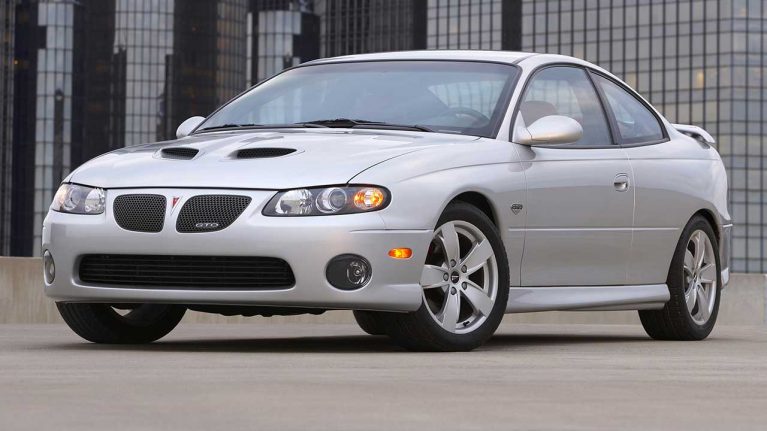 پونتیاک GTO مدل 2005، عضلانی دو دهه قبل که قصد رقابت با موستانگ را داشت