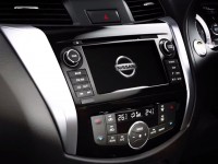 D23-Nissan-Navara-console