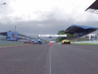 Drag Race - Lamborghini Aventador vs McLaren P1