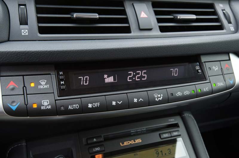Lexus-CT200h-dashboard