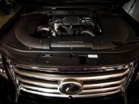Lexus LX570 by Hennessey engine