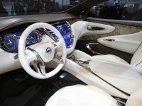 Nissan-Resonance-Concept-interior