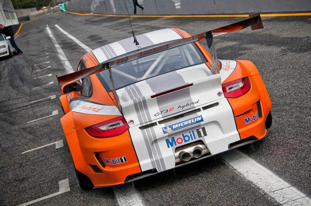 Porsche 911 GT3 R hybrid