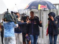 Sebastian-Vettel-umbrella