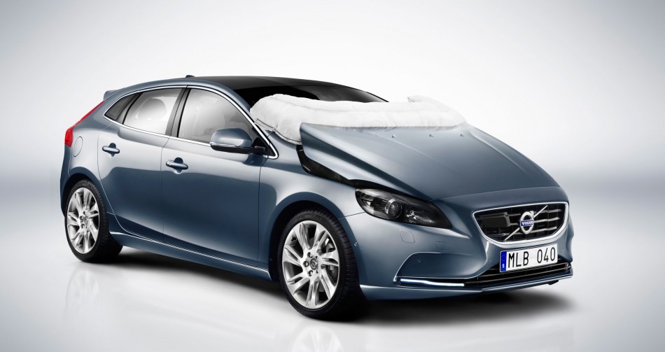 Volvo V40 pedestrian airbag