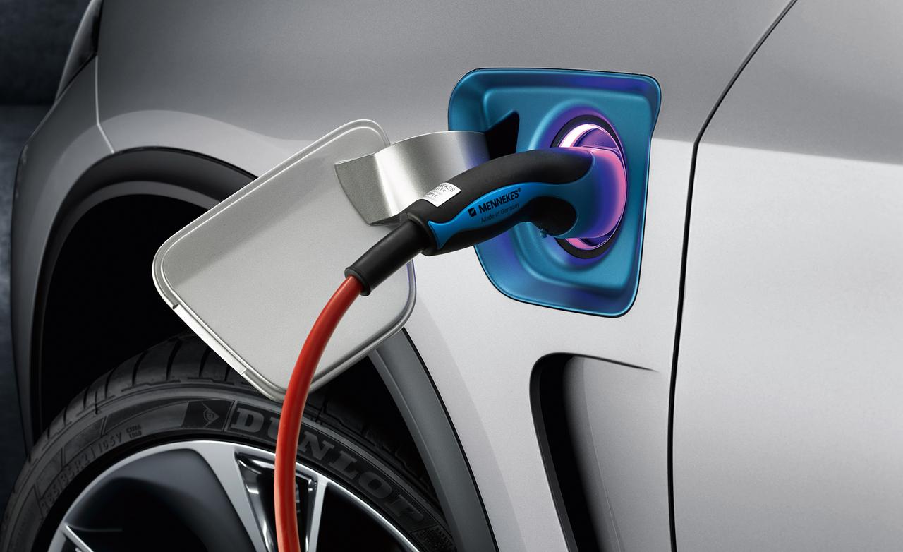 bmw-concept-x5-edrive-charge-port