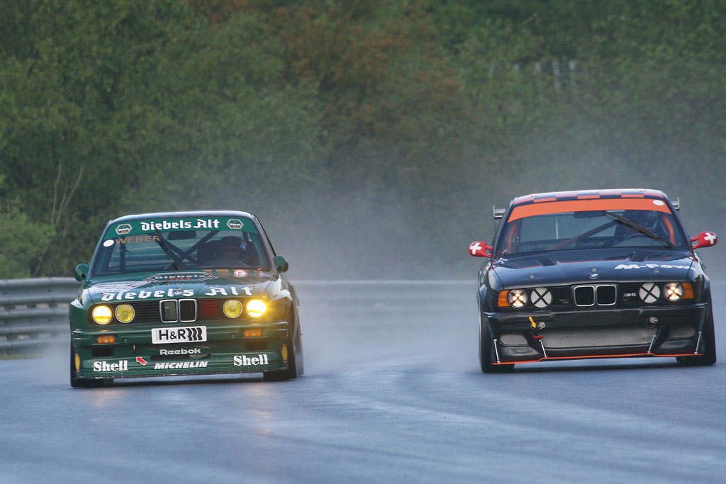 bmw-m5-e34-racing-vs-bmw-m3-e30-racing