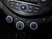 chevrolet-spark-7-centre-console