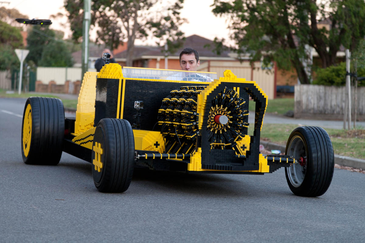 oaida driving lego car